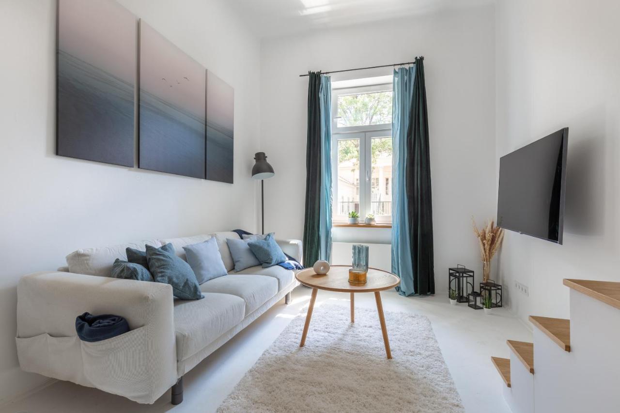 Black And White Apartment Budapest Exterior photo